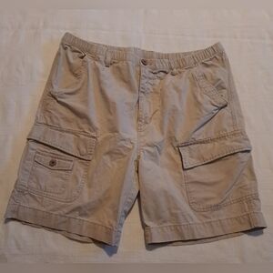Boston Traders men's size Large tan colored shorts, GUC